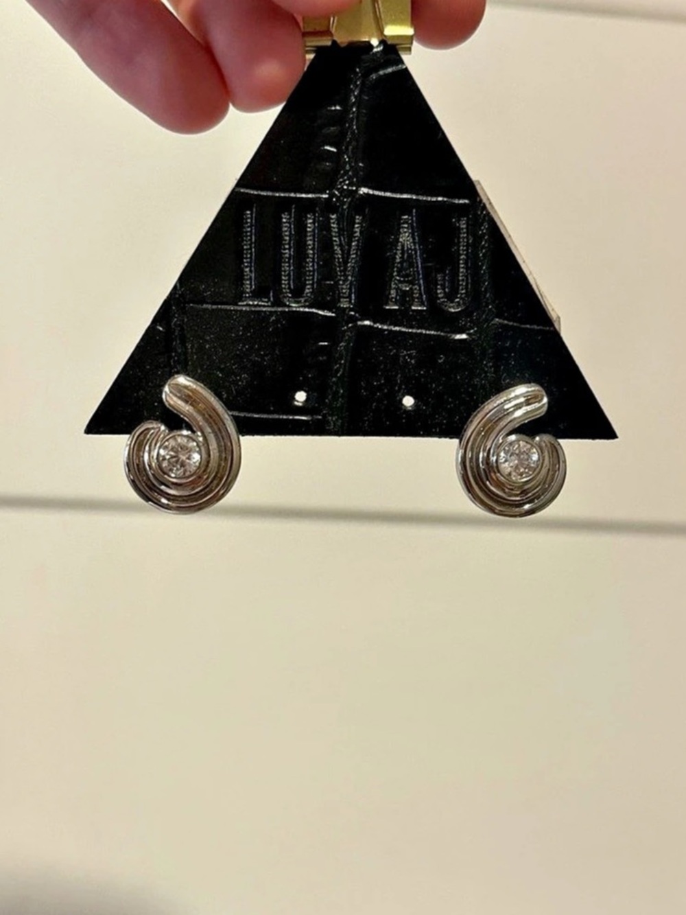 Wave Bezel Twist Studs Silver |LUVAJ